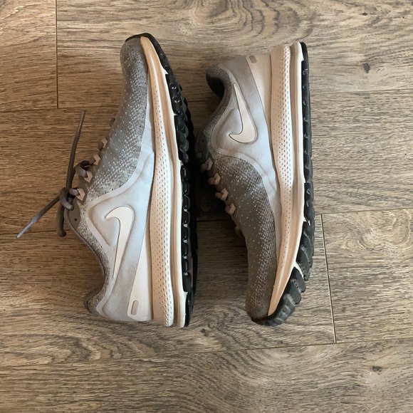 EUC Nike Gray Zoom Vomero 13 - Picture 11 of 14